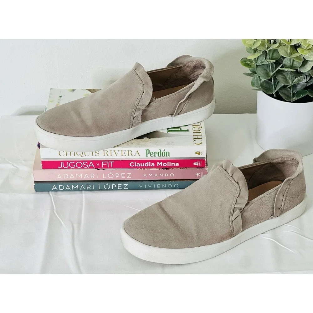 Kate Spade New York Women's Lilly Ruffle Suede Gray Slip-On Sneakers Shoes Sz 6M